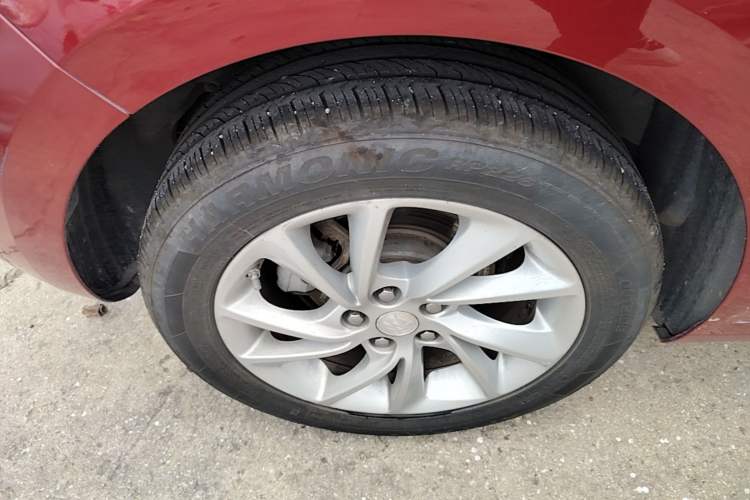 Used Buick Verano 2016 Hatchback 15S Automatic Ambition Model Right Rear Wheel Hub