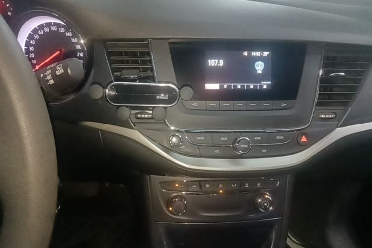 Used Buick Verano 2016 Hatchback 15S Automatic Ambition Model Audio And AC Panel