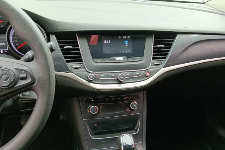 Used Buick Verano 2016 Hatchback 15S Automatic Ambition Model Audio And AC Panel