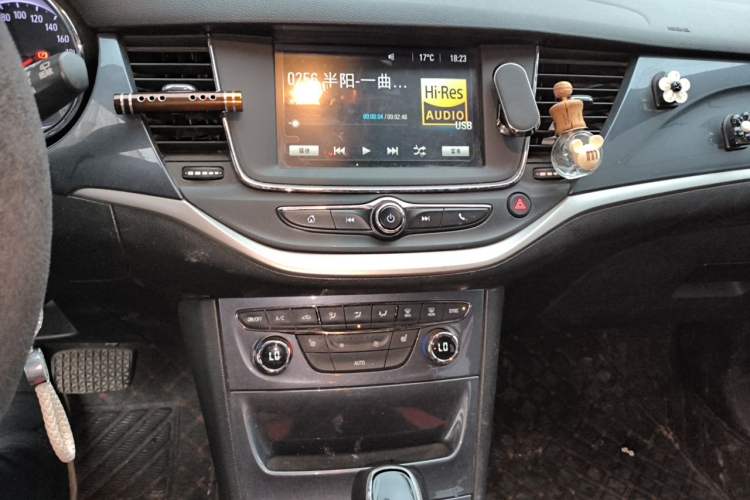 Used Buick Verano 2016 Hatchback 15S Automatic Leading Model Audio And AC Panel