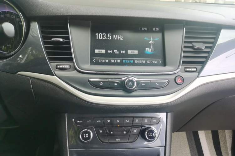 Used Buick Verano 2016 Hatchback 15S Automatic Leading Model Audio And AC Panel