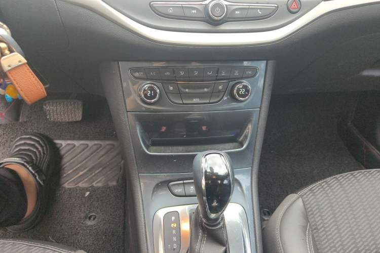 Used Buick Verano 2016 Hatchback 15S Automatic Leading Model Audio And AC Panel