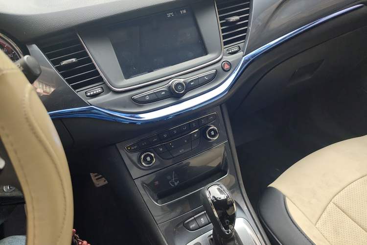 Used Buick Verano 2016 Hatchback 15S Automatic Leading Model Audio And AC Panel