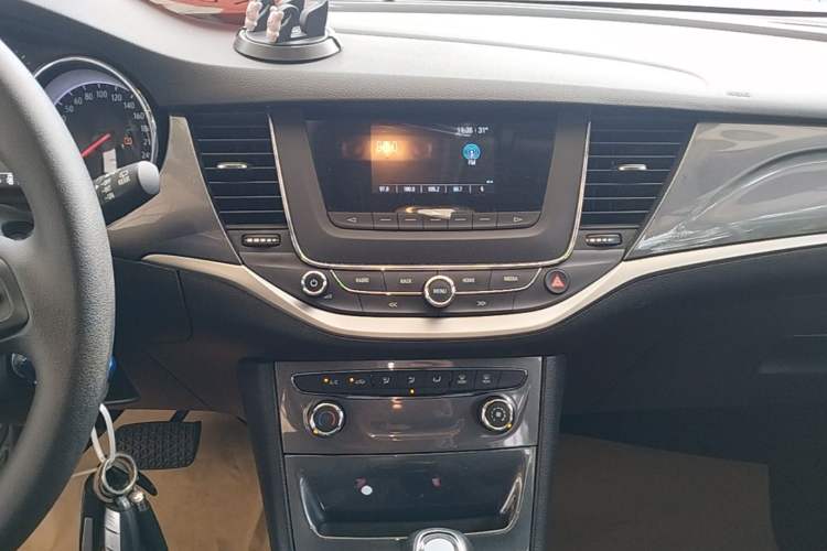 Used Buick Verano 2016 Hatchback 15S Automatic Ambition Model Audio And AC Panel
