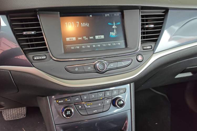 Used Buick Verano 2016 Hatchback 15S Automatic Leading Model Audio And AC Panel