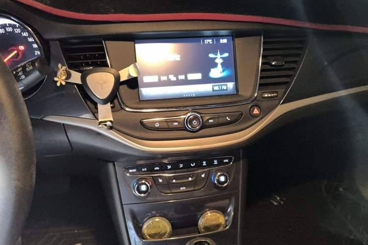 Used Buick Verano 2016 Hatchback 15S Automatic Leading Model Audio And AC Panel