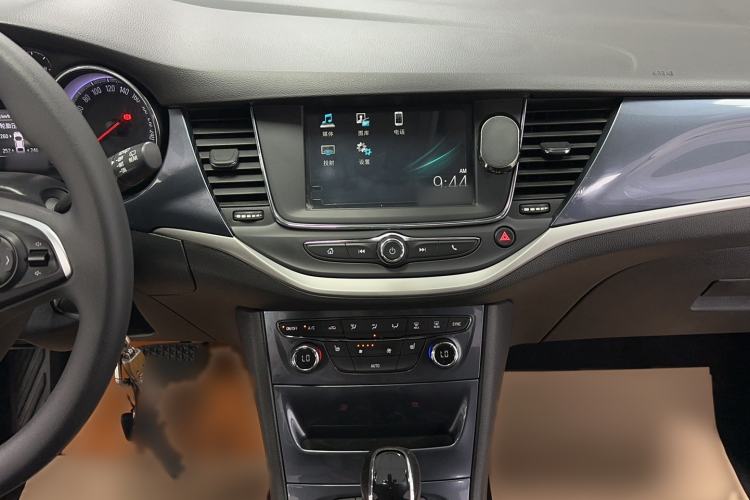 Used Buick Verano 2016 Hatchback 15S Automatic Leading Model Audio And AC Panel