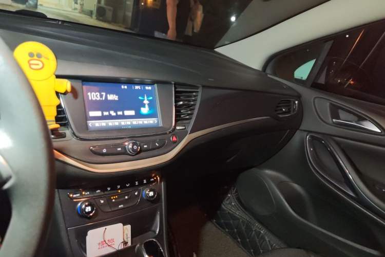 Used Buick Verano 2016 Hatchback 15S Automatic Leading Model Audio And AC Panel