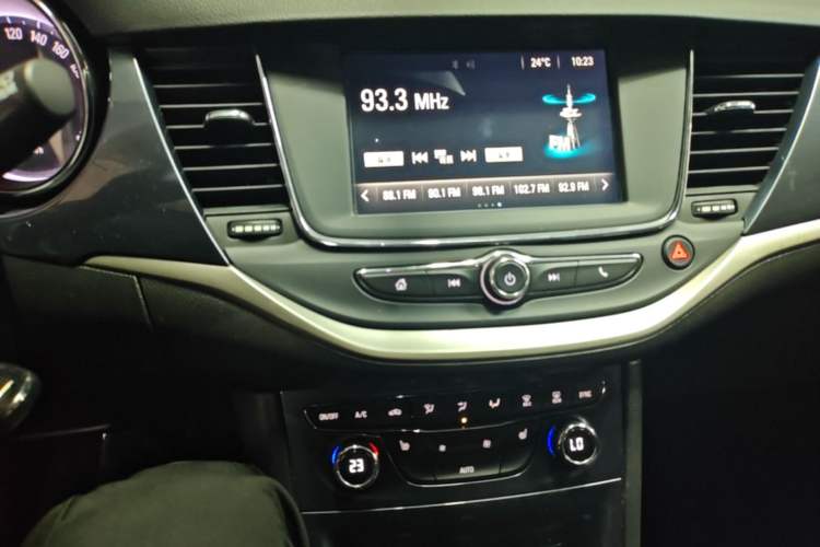 Used Buick Verano 2016 Hatchback 15S Automatic Leading Model Audio And AC Panel