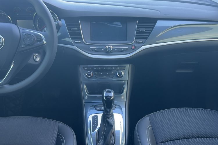 Used Buick Verano 2016 Hatchback 15S Automatic Leading Model Audio And AC Panel
