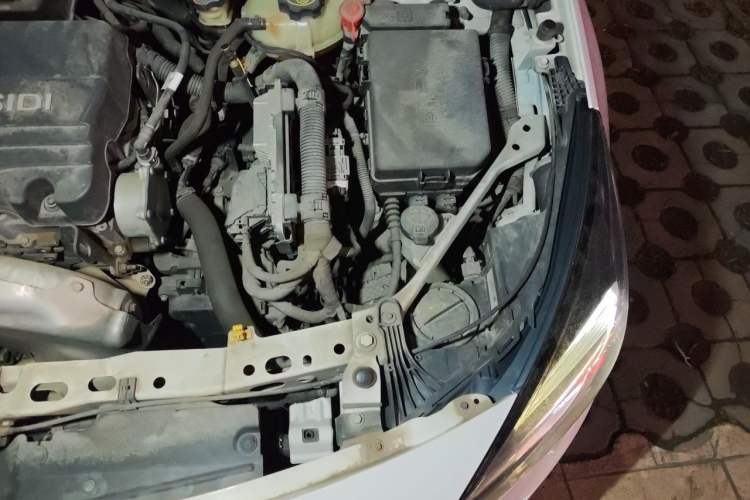 Used Buick Verano 2016 Hatchback 15S Automatic Leading Model Engine Bay Left
