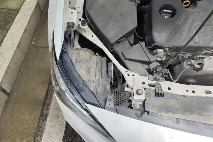 Used Buick Verano 2016 Hatchback 15S Automatic Leading Model Engine Bay Right
