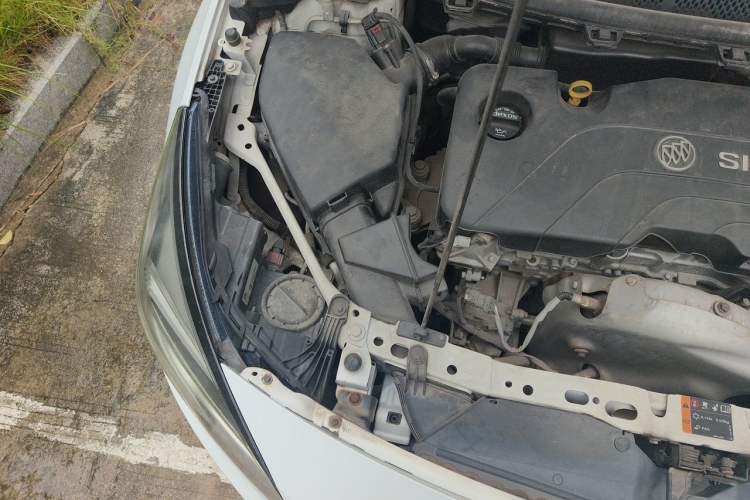 Used Buick Verano 2016 Hatchback 15S Automatic Leading Model Engine Bay Right