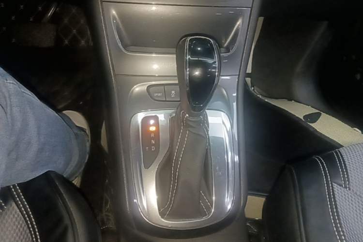 Used Buick Verano 2016 Hatchback 15S Automatic Ambition Model Gear Lever