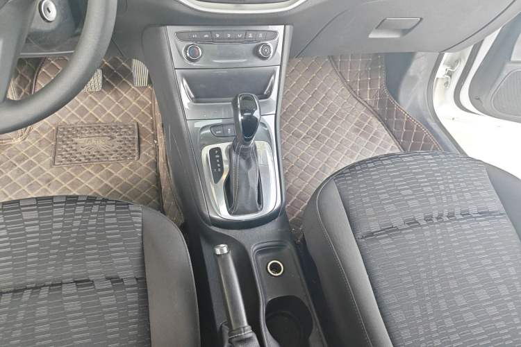 Used Buick Verano 2016 Hatchback 15S Automatic Ambition Model Gear Lever