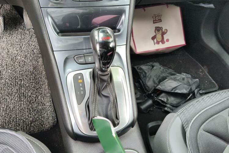 Used Buick Verano 2016 Hatchback 15S Automatic Leading Model Gear Lever