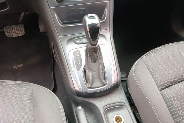 Used Buick Verano 2016 Hatchback 15S Automatic Ambition Model Gear Lever