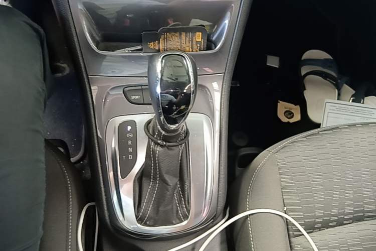 Used Buick Verano 2016 Hatchback 15S Automatic Ambition Model Gear Lever