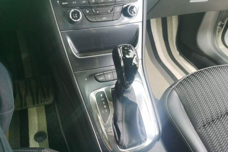 Used Buick Verano 2016 Hatchback 15S Automatic Leading Model Gear Lever