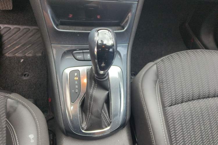 Used Buick Verano 2016 Hatchback 15S Automatic Leading Model Gear Lever
