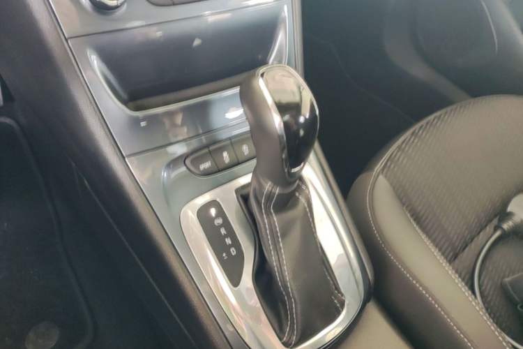 Used Buick Verano 2016 Hatchback 15S Automatic Leading Model Gear Lever
