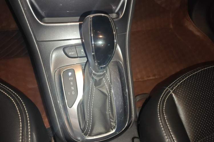 Used Buick Verano 2016 Hatchback 15S Automatic Ambition Model Gear Lever