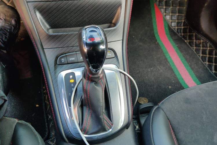 Used Buick Verano 2016 Hatchback GS 20T Dual-Clutch Passionate Sporty Model Gear Lever