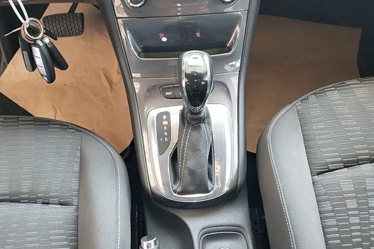 Used Buick Verano 2016 Hatchback 15S Automatic Ambition Model Gear Lever