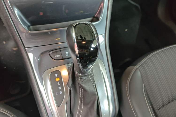 Used Buick Verano 2016 Hatchback 15S Automatic Leading Model Gear Lever