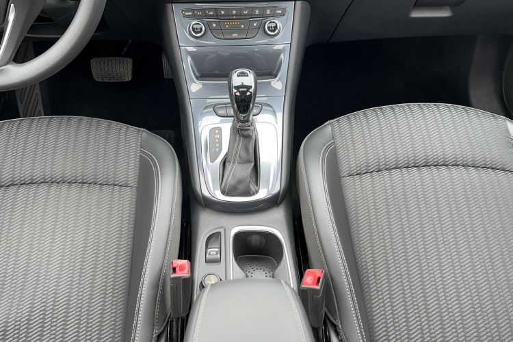 Used Buick Verano 2016 Hatchback 15S Automatic Leading Model Gear Lever