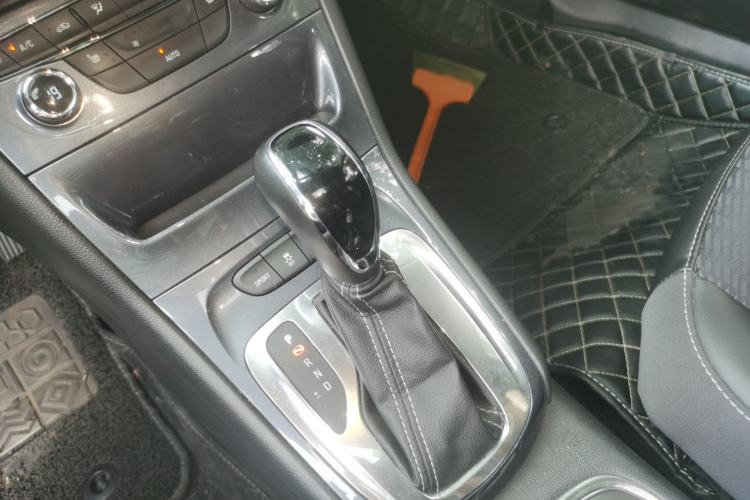 Used Buick Verano 2016 Hatchback 15S Automatic Leading Model Gear Lever