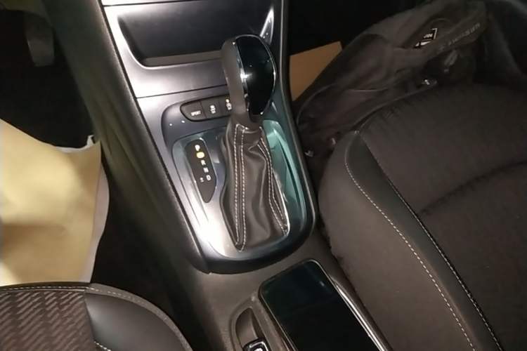 Used Buick Verano 2016 Hatchback 15S Automatic Leading Model Gear Lever