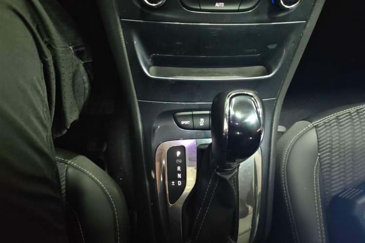 Used Buick Verano 2016 Hatchback 15S Automatic Leading Model Gear Lever