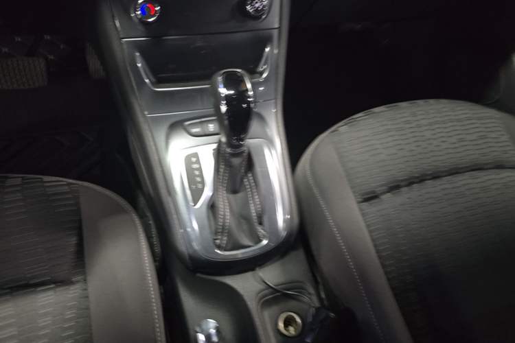 Used Buick Verano 2016 Hatchback 15S Automatic Ambition Model Gear Lever