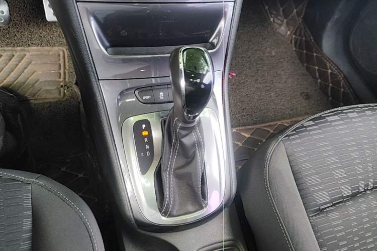 Used Buick Verano 2016 Hatchback 15S Automatic Ambition Model Gear Lever