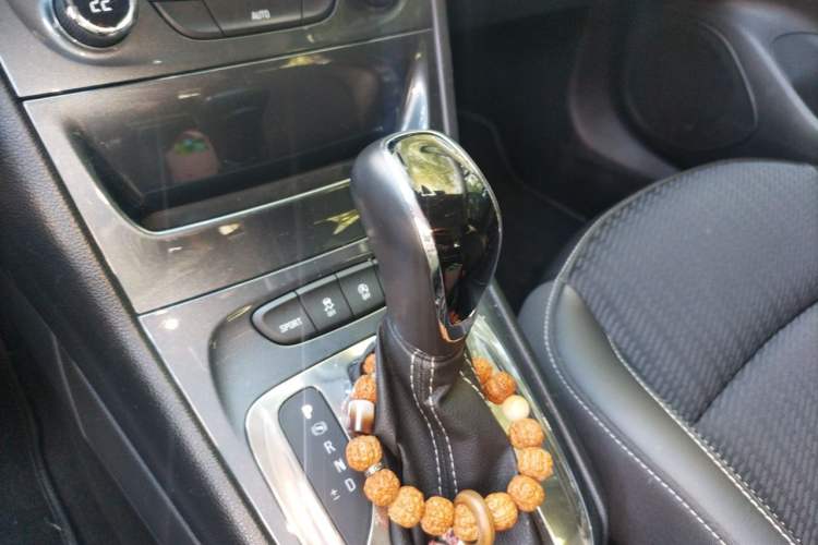 Used Buick Verano 2016 Hatchback 15S Automatic Leading Model Gear Lever