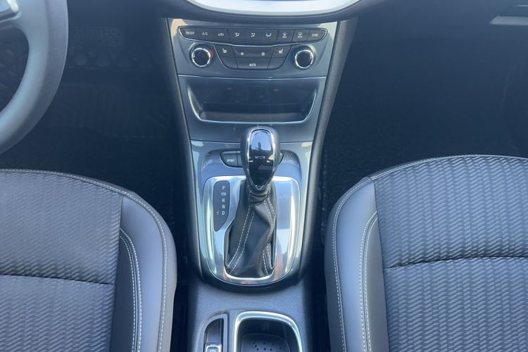 Used Buick Verano 2016 Hatchback 15S Automatic Leading Model Gear Lever