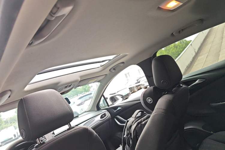 Used Buick Verano 2016 Hatchback 15S Automatic Ambition Model Headliner