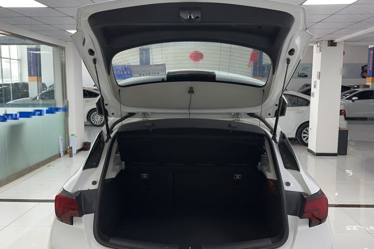 Used Buick Verano 2016 Hatchback 15S Automatic Leading Model Interior 1