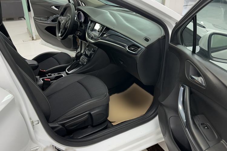 Used Buick Verano 2016 Hatchback 15S Automatic Leading Model Interior 6