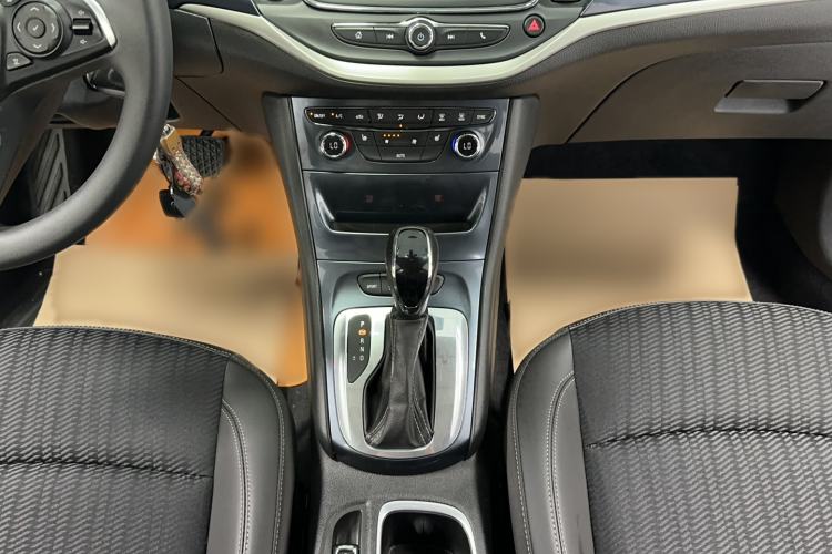 Used Buick Verano 2016 Hatchback 15S Automatic Leading Model Interior 9