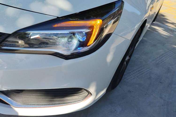 Used Buick Verano 2016 Hatchback GS 20T Dual-Clutch Passionate Sporty Model Left Front Headlight