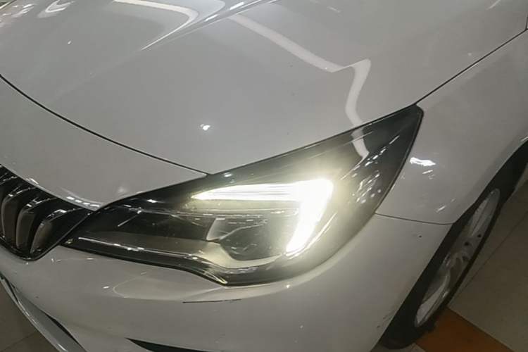 Used Buick Verano 2016 Hatchback 15S Automatic Ambition Model Left Front Headlight