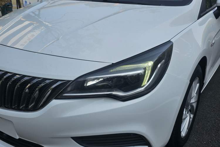 Used Buick Verano 2016 Hatchback 15S Automatic Ambition Model Left Front Headlight