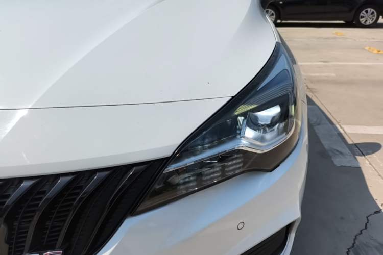 Used Buick Verano 2016 Hatchback GS 20T Dual-Clutch Passionate Sporty Model Left Front Headlight