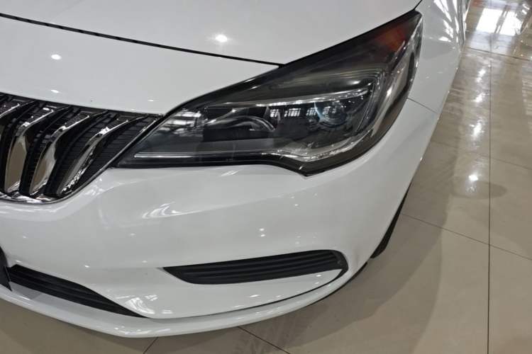 Used Buick Verano 2016 Hatchback 15S Automatic Ambition Model Left Front Headlight