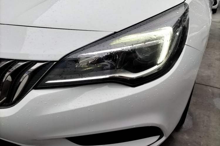 Used Buick Verano 2016 Hatchback 15S Automatic Ambition Model Left Front Headlight