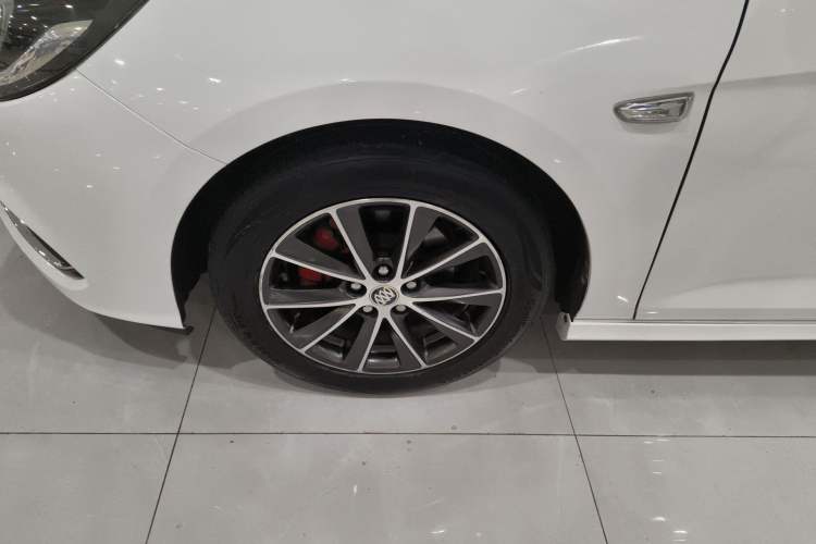 Used Buick Verano 2016 Two-Door GS 20T Dual-Clutch Haoting Sporty Model Left Front Wheel Hub
