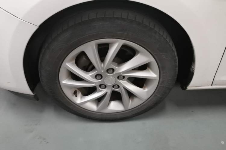Used Buick Verano 2016 Hatchback 15S Automatic Leading Model Left Front Wheel Hub