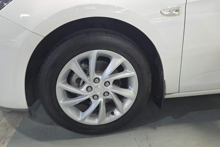 Used Buick Verano 2016 Hatchback 15S Automatic Ambition Model Left Front Wheel Hub